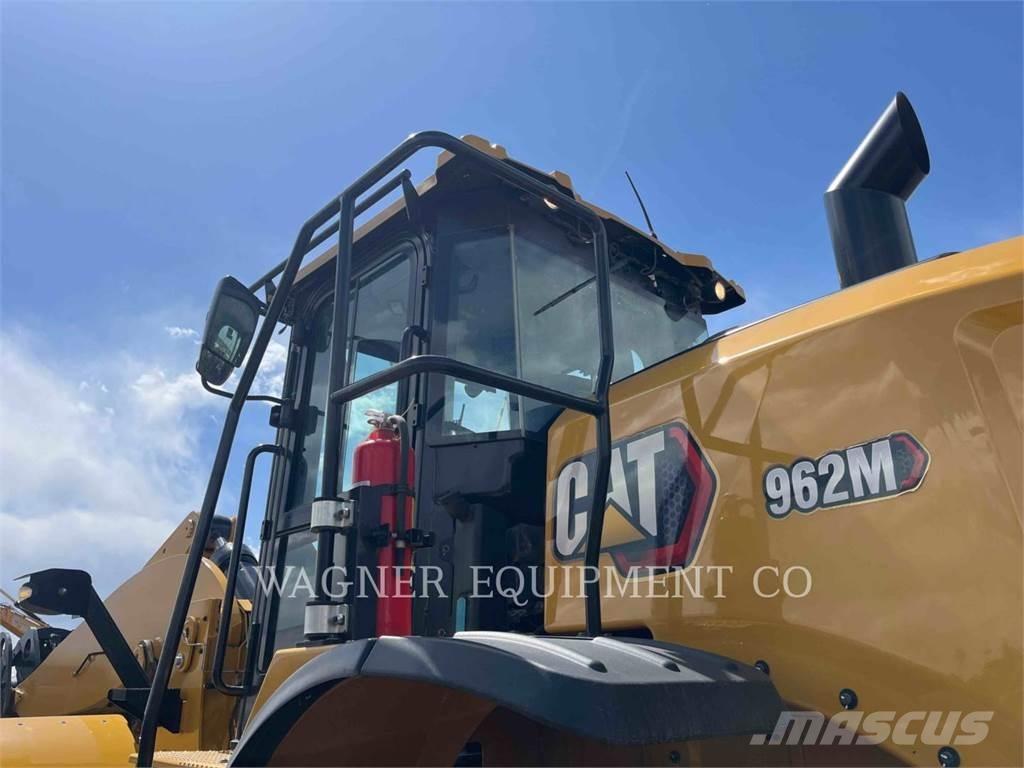 CAT 962M Iekrāvēji uz riteņiem