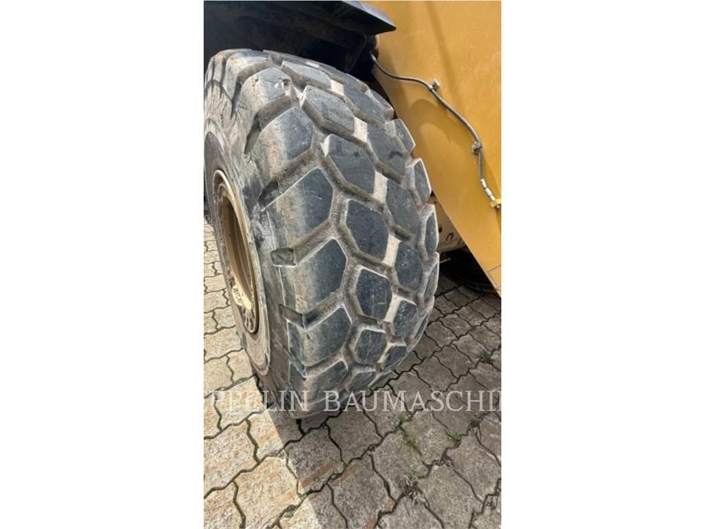 CAT 962M Iekrāvēji uz riteņiem
