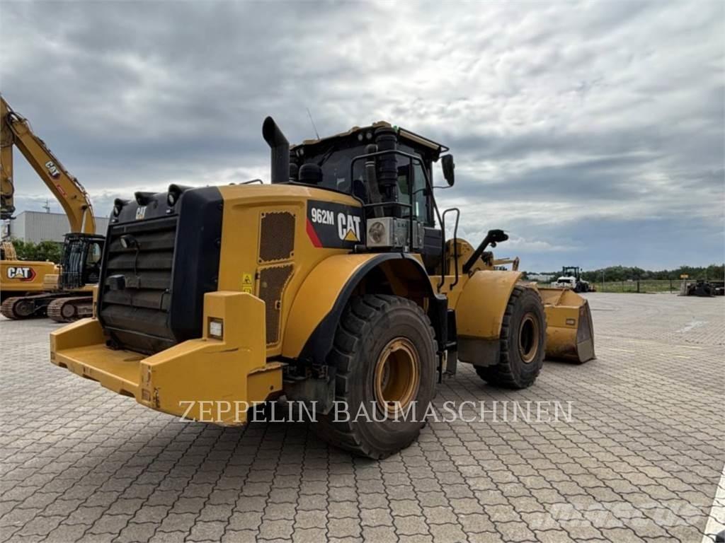 CAT 962M Iekrāvēji uz riteņiem