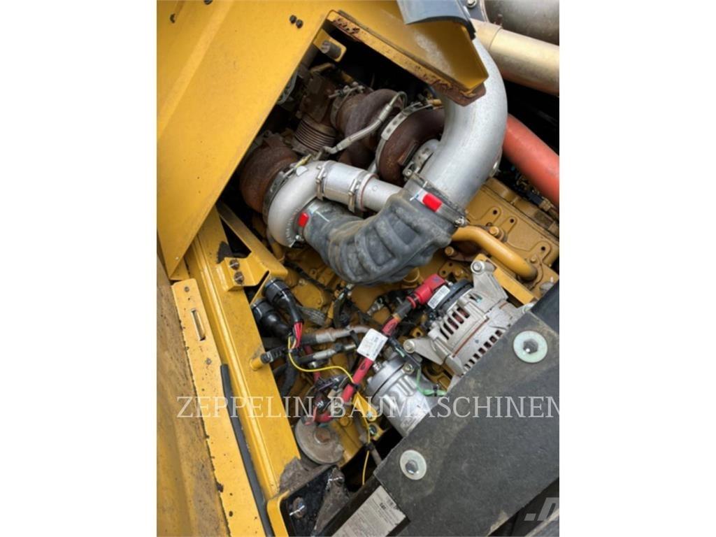 CAT 962M Iekrāvēji uz riteņiem