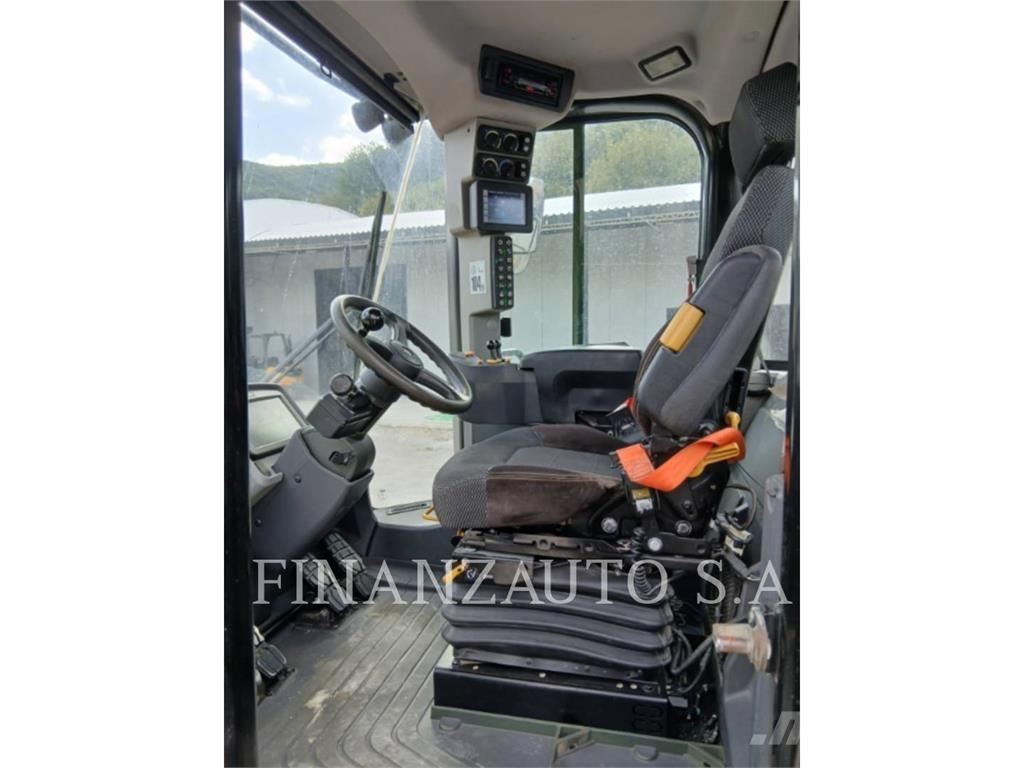 CAT 962M Iekrāvēji uz riteņiem