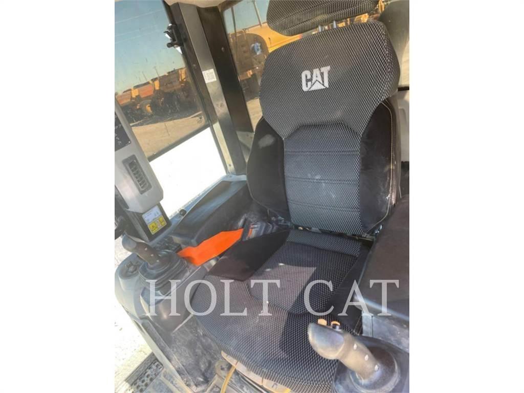 CAT 963 Kāpurķēžu iekrāvēji