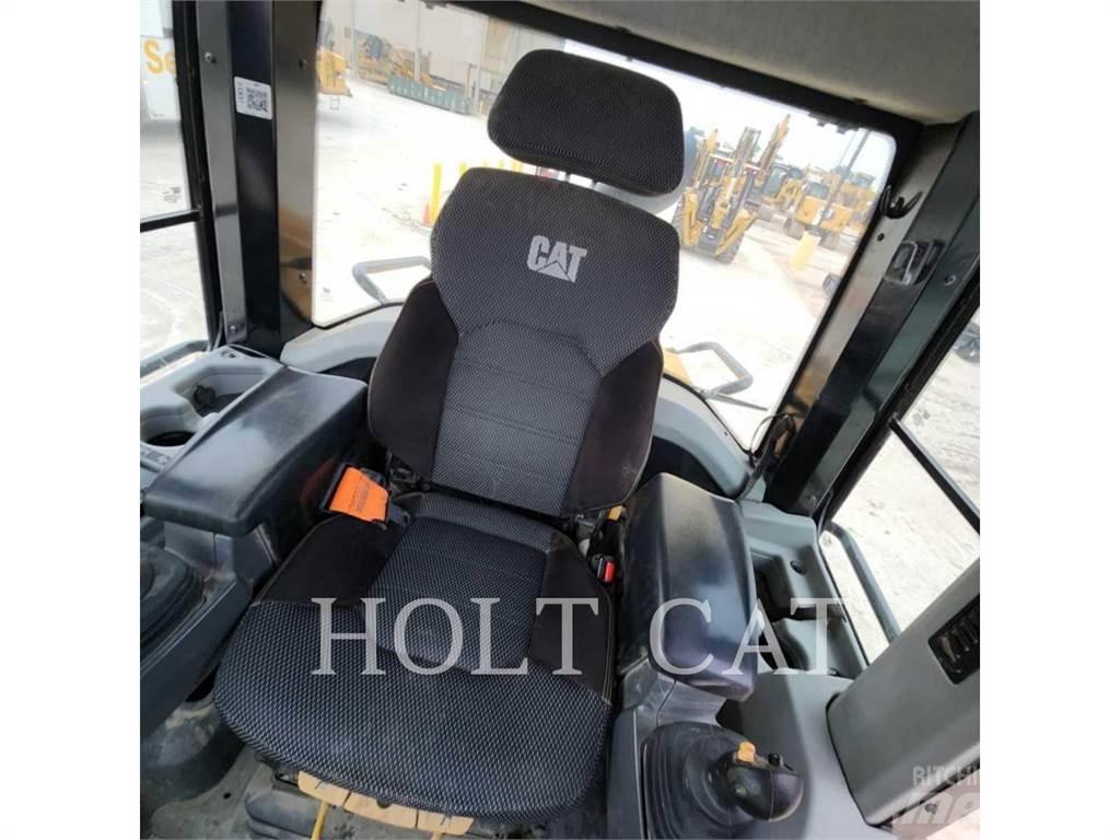 CAT 963 Kāpurķēžu iekrāvēji