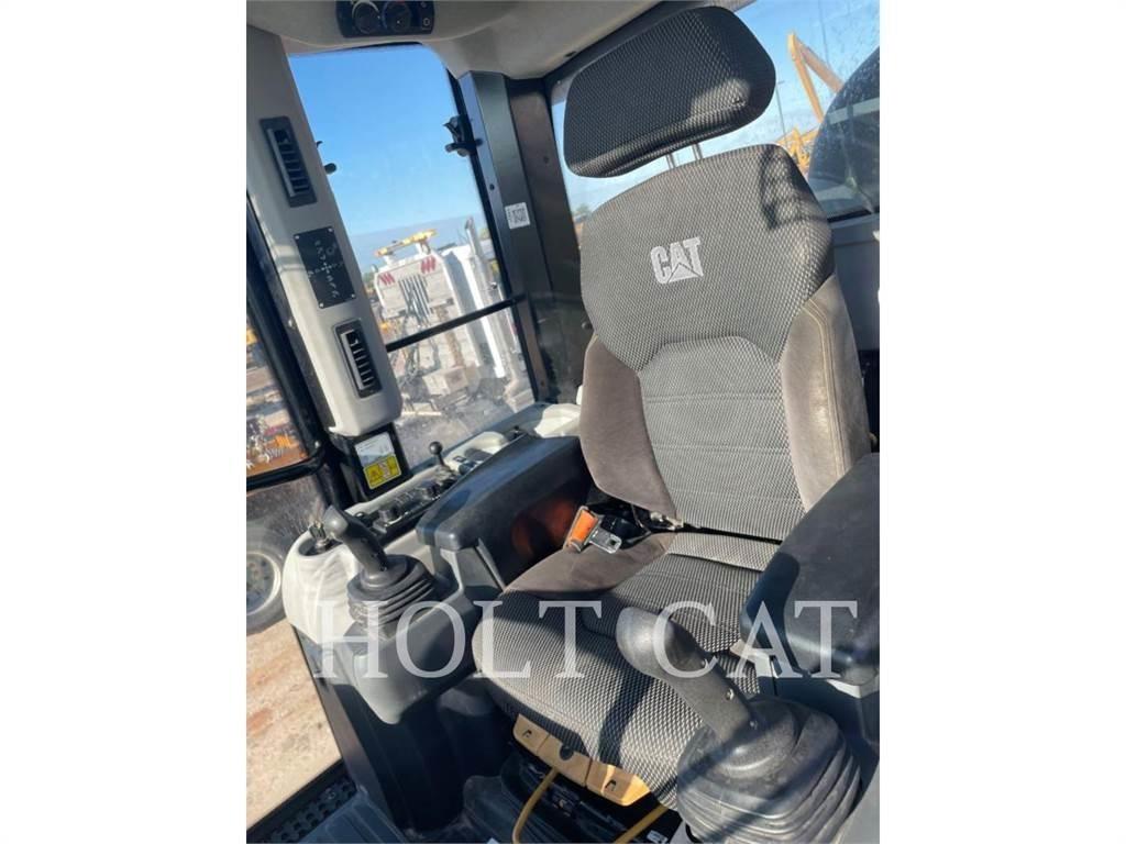 CAT 963 Iekrāvēji uz riteņiem