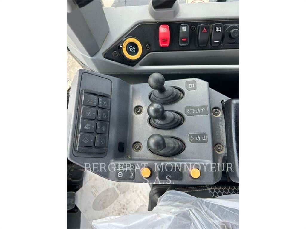 CAT 966 Iekrāvēji uz riteņiem