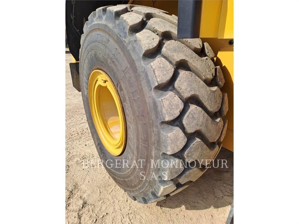 CAT 966 Iekrāvēji uz riteņiem
