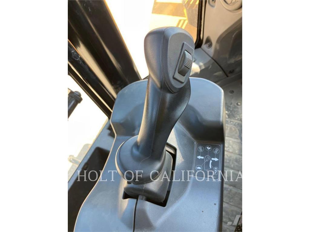 CAT 966 Iekrāvēji uz riteņiem