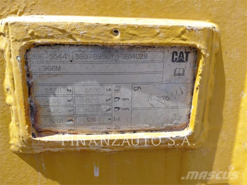 CAT 966 Iekrāvēji uz riteņiem