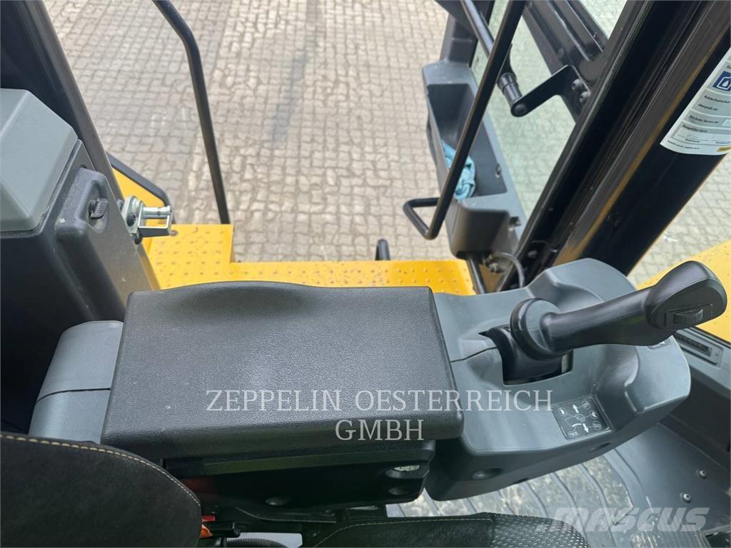 CAT 966-14 Iekrāvēji uz riteņiem