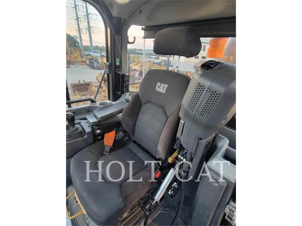 CAT 966 QC Iekrāvēji uz riteņiem