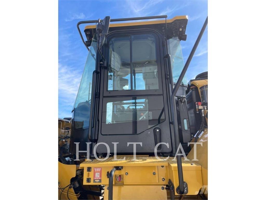 CAT 966 QC Iekrāvēji uz riteņiem