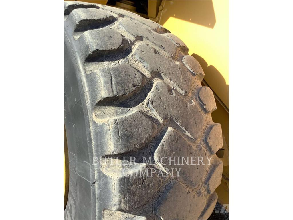 CAT 966G Iekrāvēji uz riteņiem