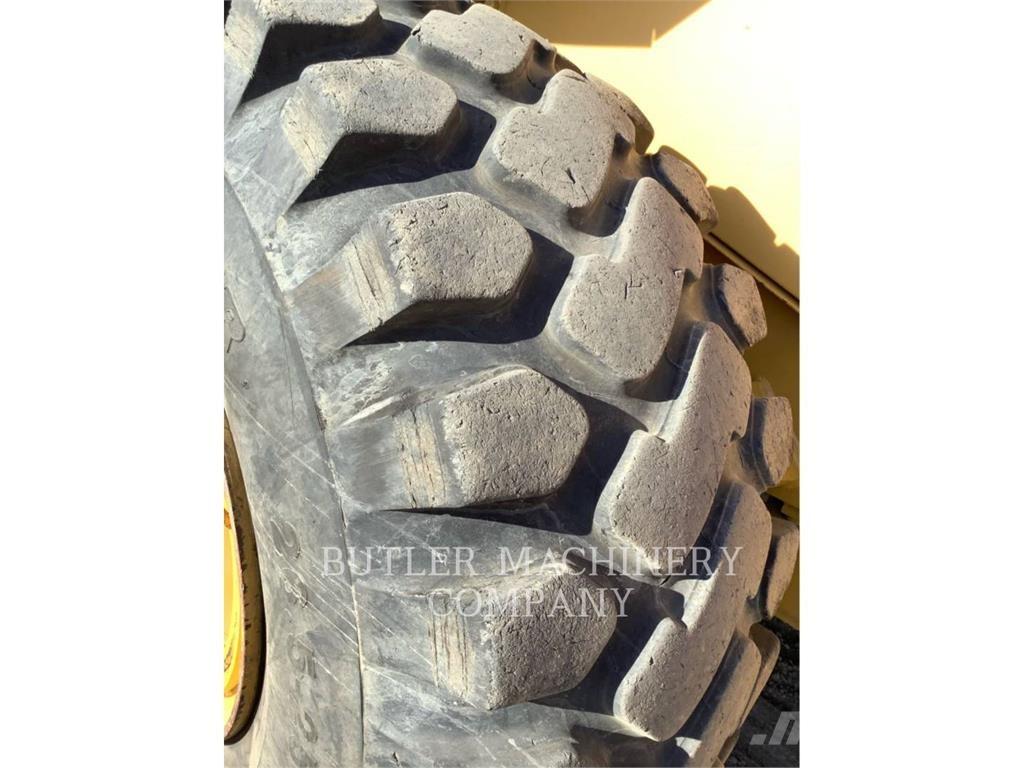 CAT 966G Iekrāvēji uz riteņiem