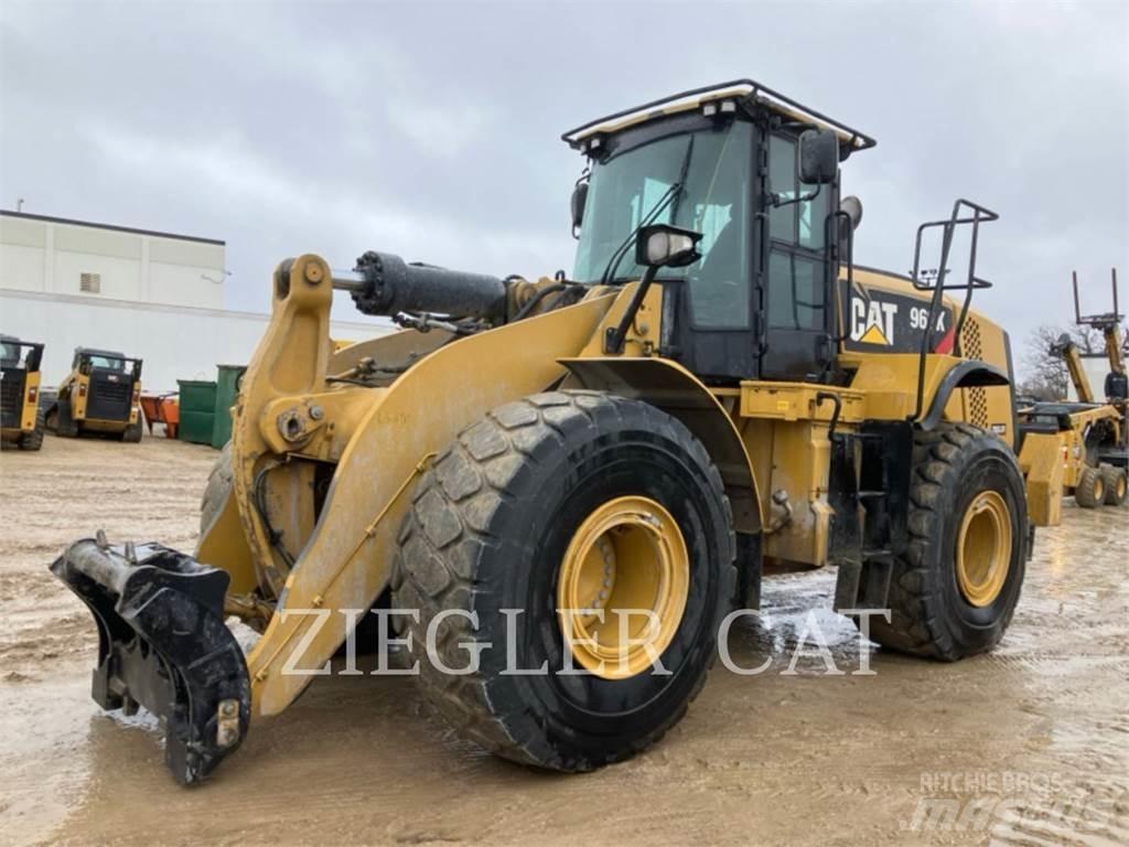 CAT 966K Iekrāvēji uz riteņiem