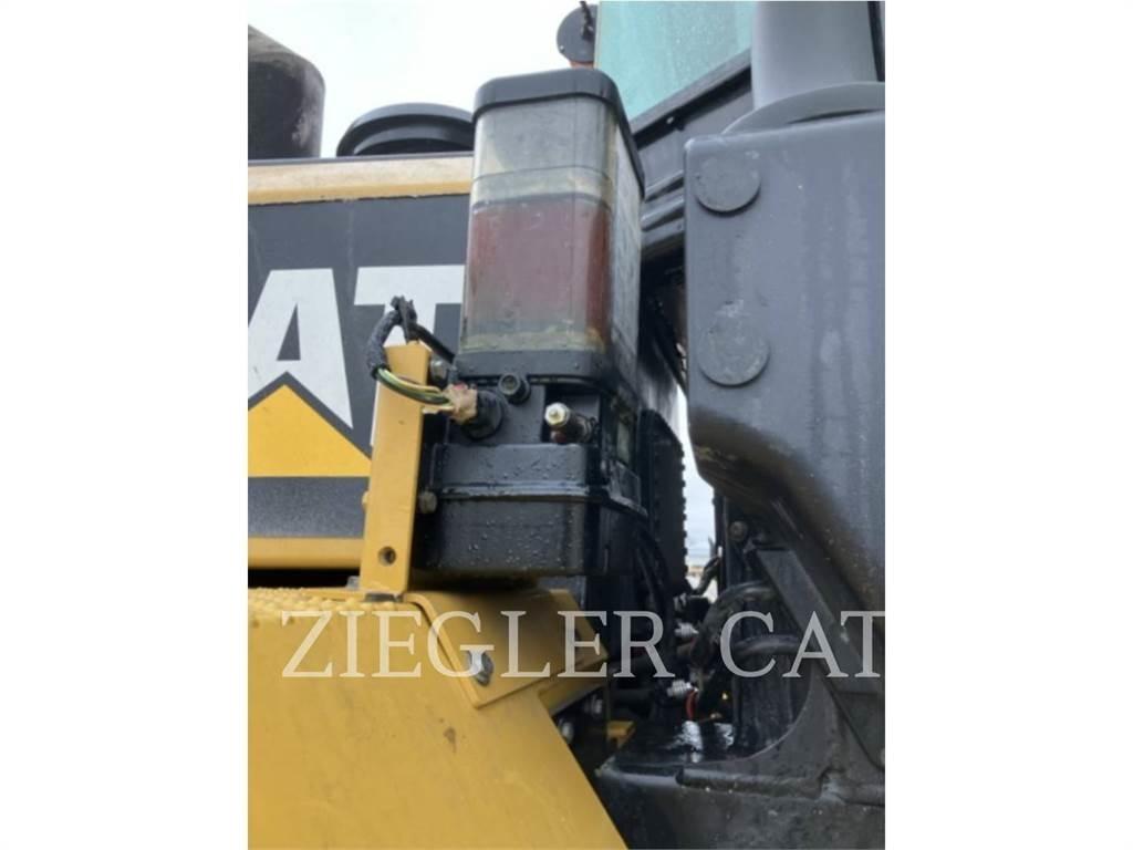 CAT 966K Iekrāvēji uz riteņiem
