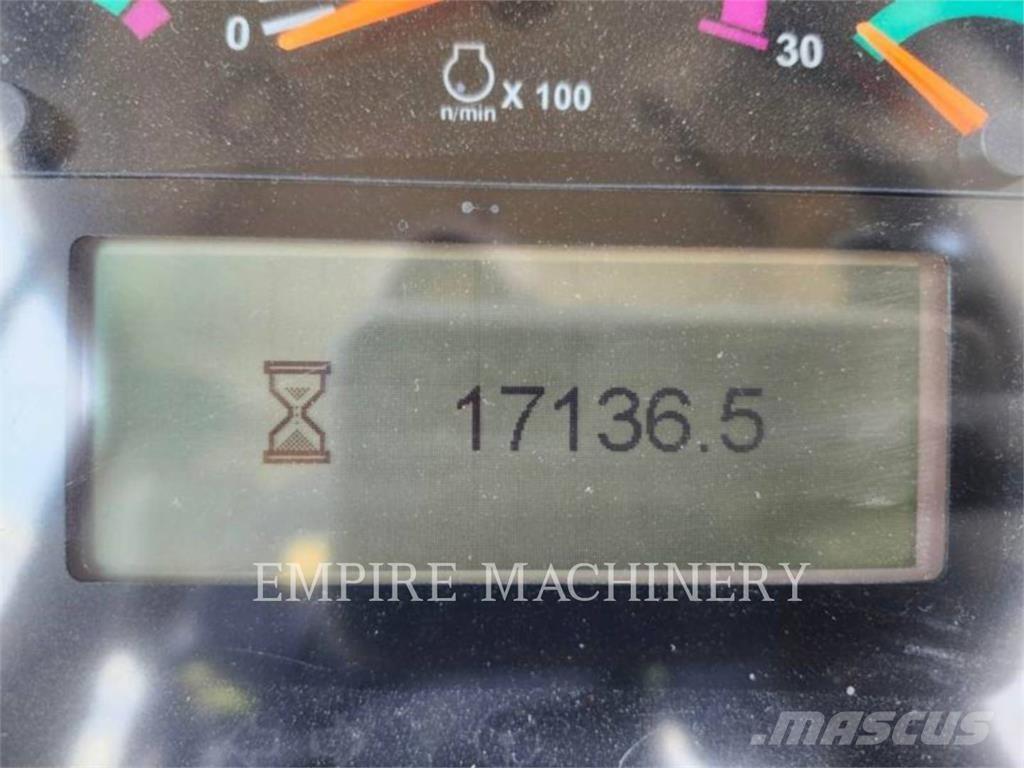 CAT 966K Iekrāvēji uz riteņiem