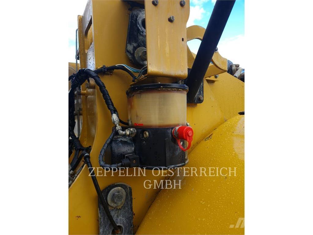 CAT 966K Iekrāvēji uz riteņiem