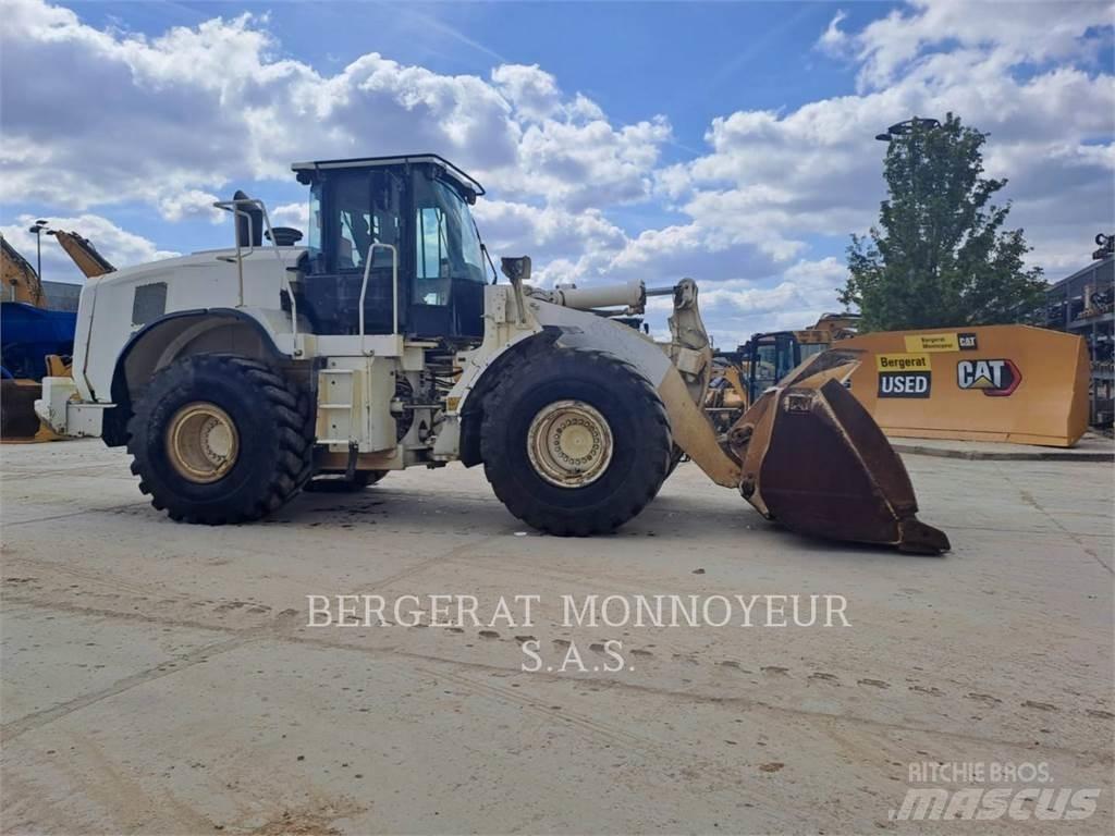 CAT 966M Iekrāvēji uz riteņiem