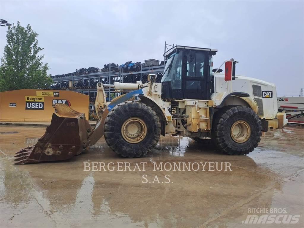 CAT 966M Iekrāvēji uz riteņiem