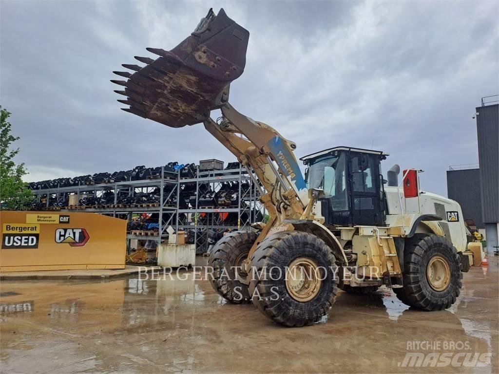 CAT 966M Iekrāvēji uz riteņiem