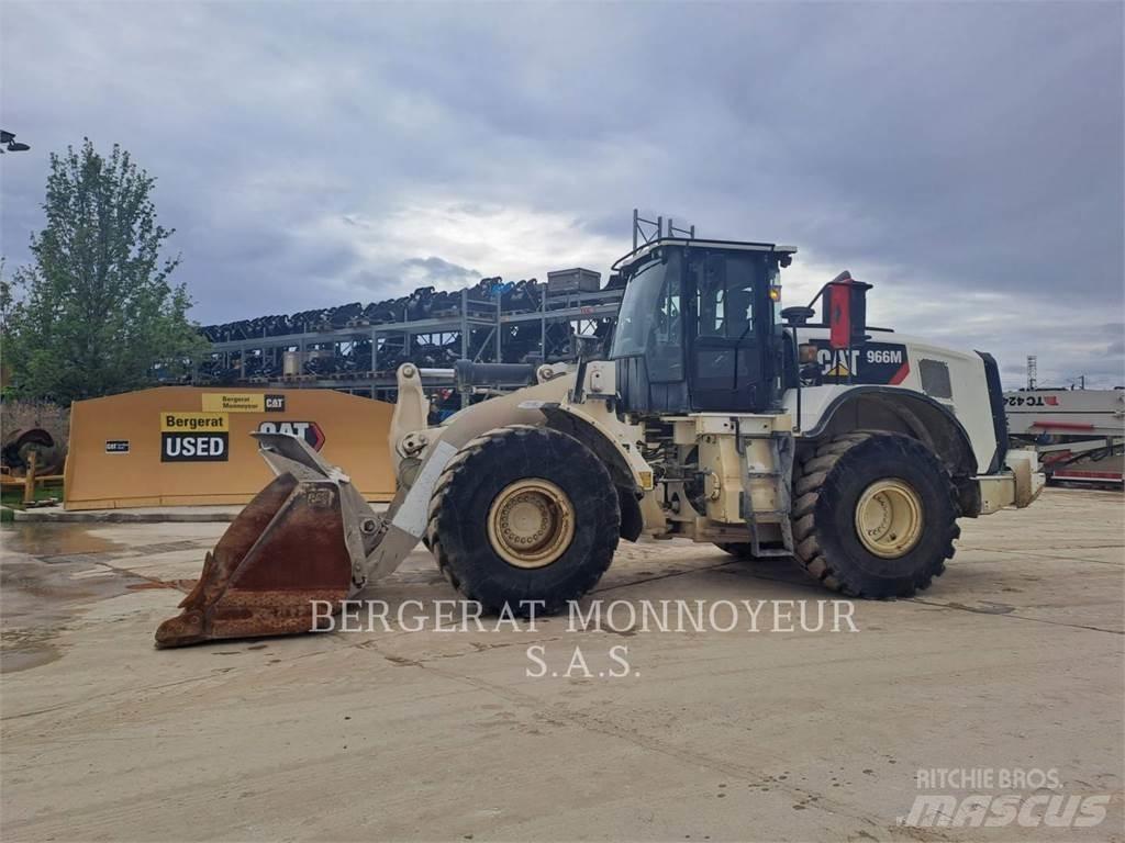 CAT 966M Iekrāvēji uz riteņiem
