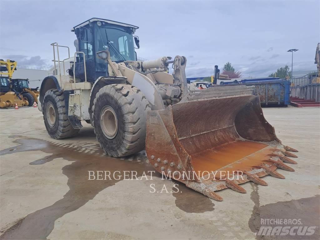 CAT 966M Iekrāvēji uz riteņiem