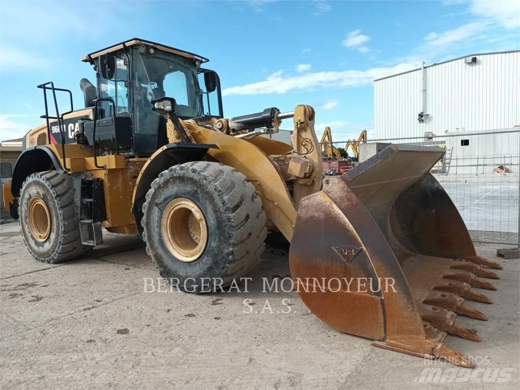 CAT 966M Iekrāvēji uz riteņiem
