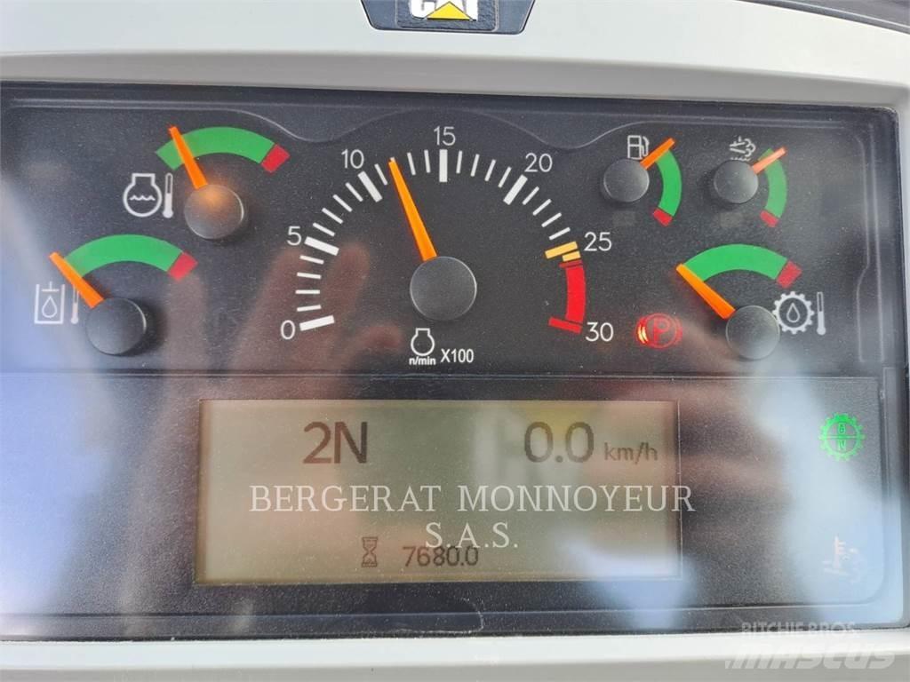 CAT 966M Iekrāvēji uz riteņiem