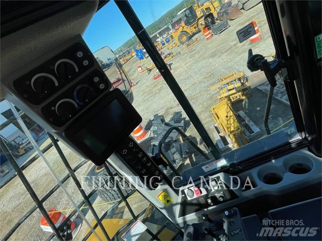 CAT 966M Iekrāvēji uz riteņiem