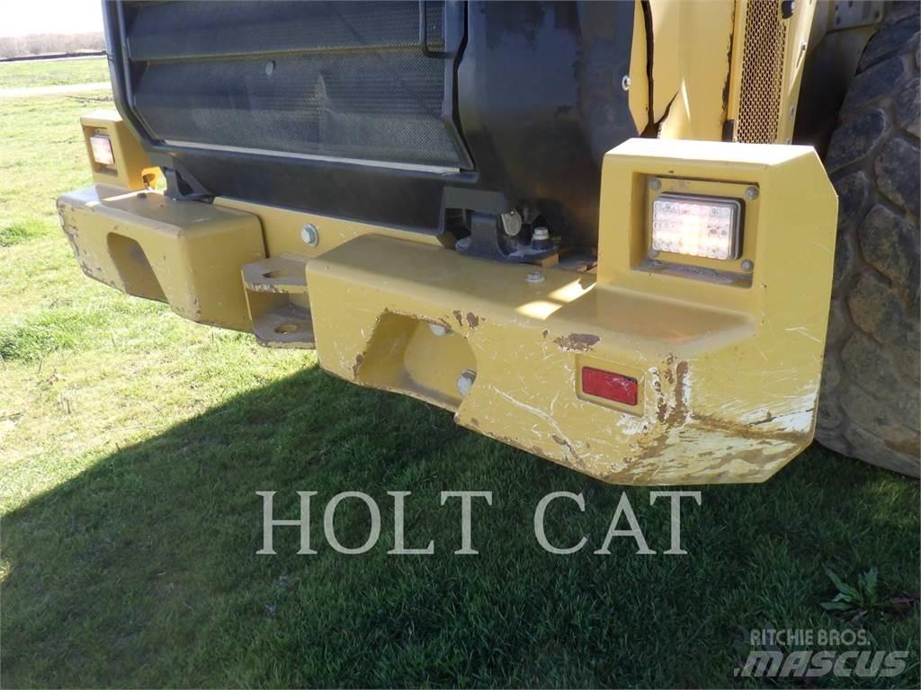 CAT 966M Iekrāvēji uz riteņiem