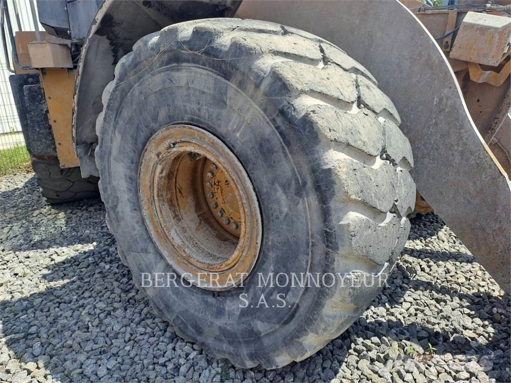 CAT 966M Iekrāvēji uz riteņiem