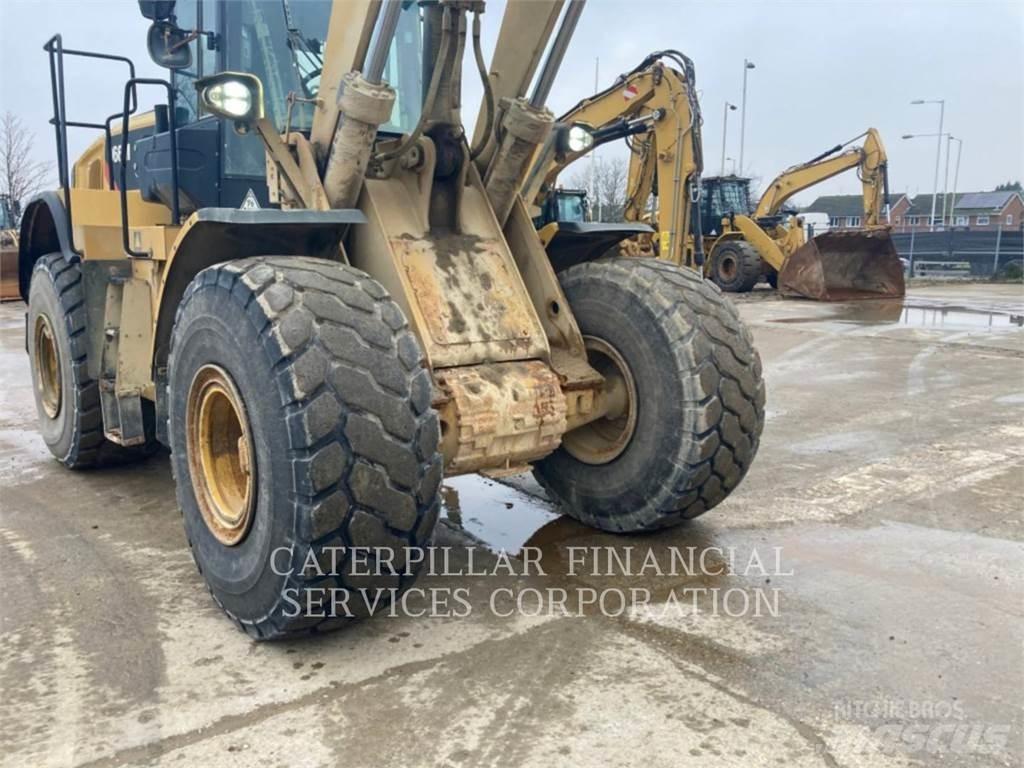 CAT 966M Iekrāvēji uz riteņiem
