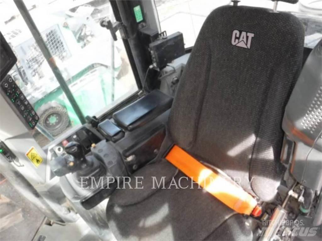 CAT 966M Iekrāvēji uz riteņiem