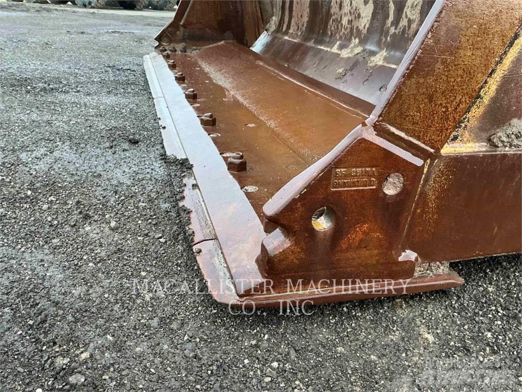 CAT 966M Iekrāvēji uz riteņiem