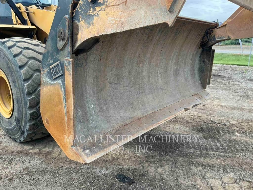 CAT 966M Iekrāvēji uz riteņiem