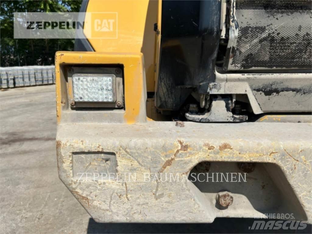 CAT 966M Iekrāvēji uz riteņiem