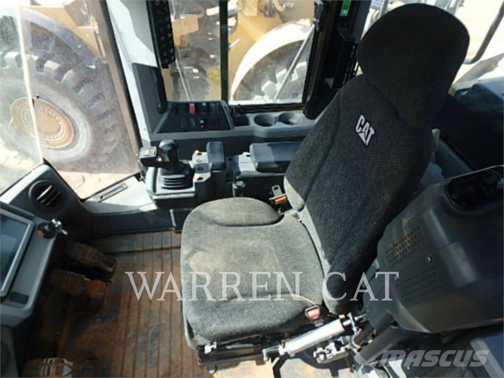 CAT 966M Iekrāvēji uz riteņiem