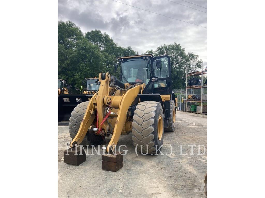 CAT 966M Iekrāvēji uz riteņiem