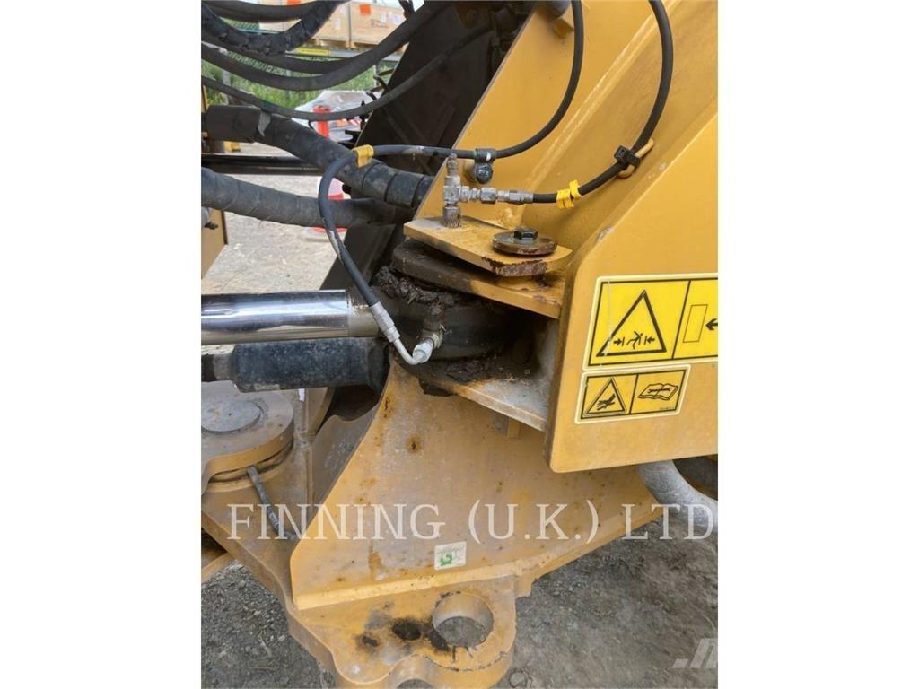 CAT 966M Iekrāvēji uz riteņiem