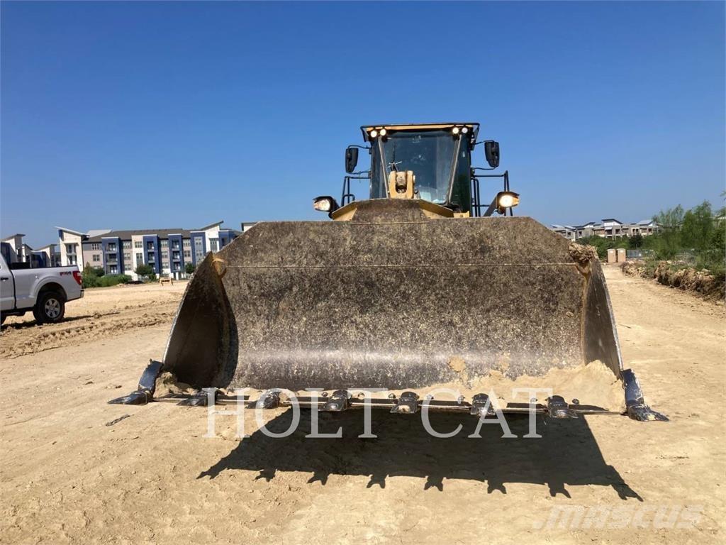 CAT 966M Iekrāvēji uz riteņiem