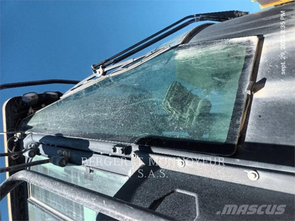 CAT 966M Iekrāvēji uz riteņiem