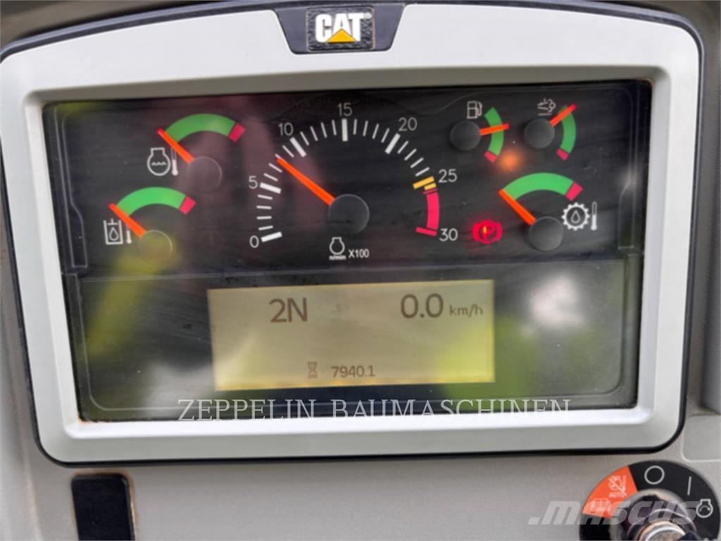 CAT 966M Iekrāvēji uz riteņiem