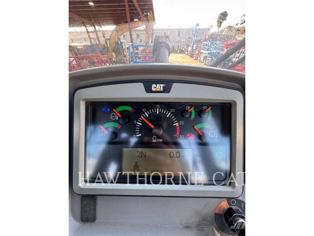 CAT 966M Iekrāvēji uz riteņiem