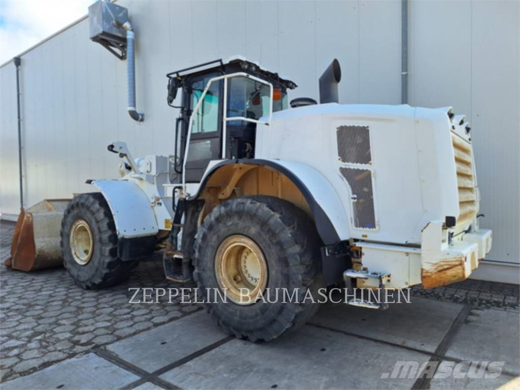 CAT 966M Iekrāvēji uz riteņiem