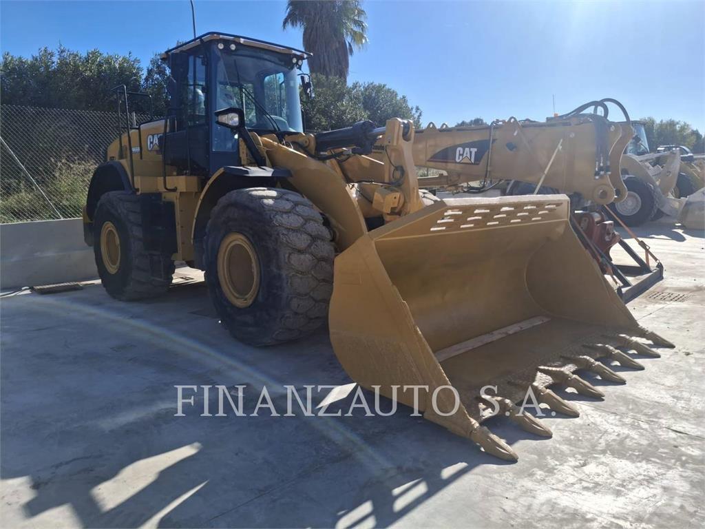 CAT 966M Iekrāvēji uz riteņiem