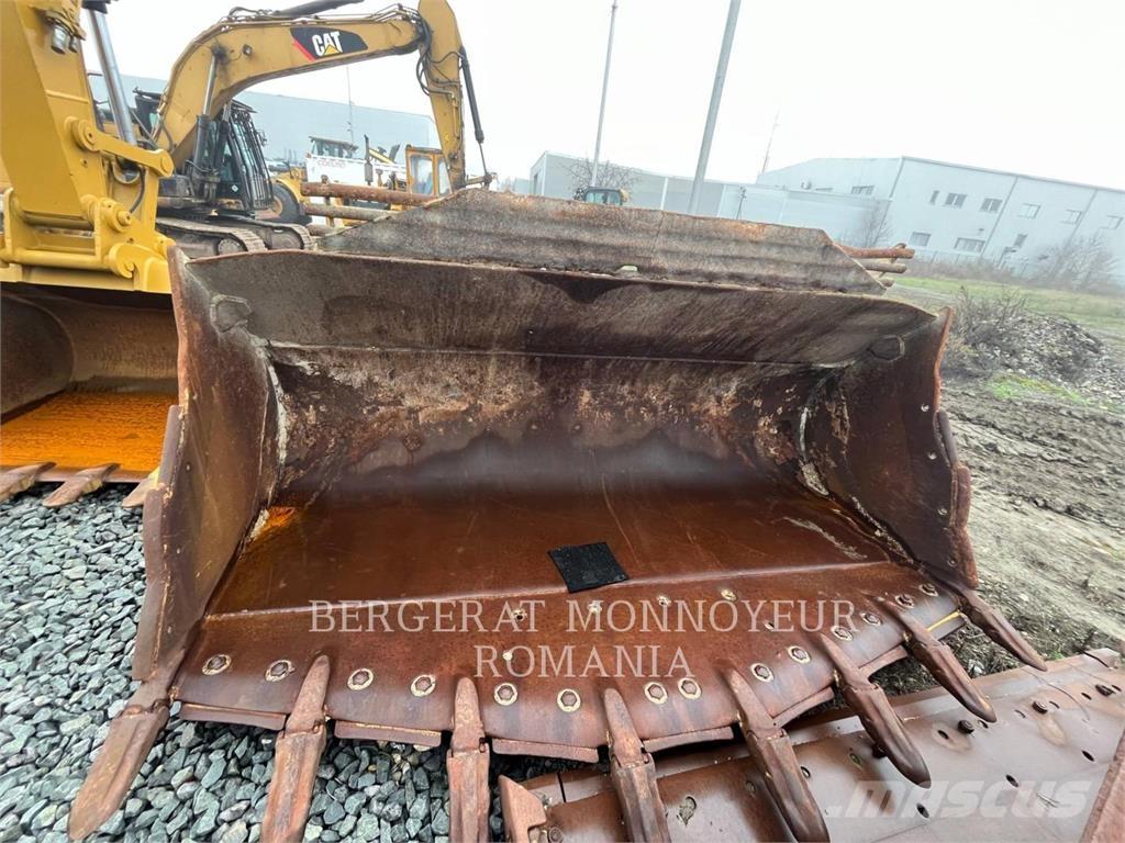 CAT 966M Iekrāvēji uz riteņiem