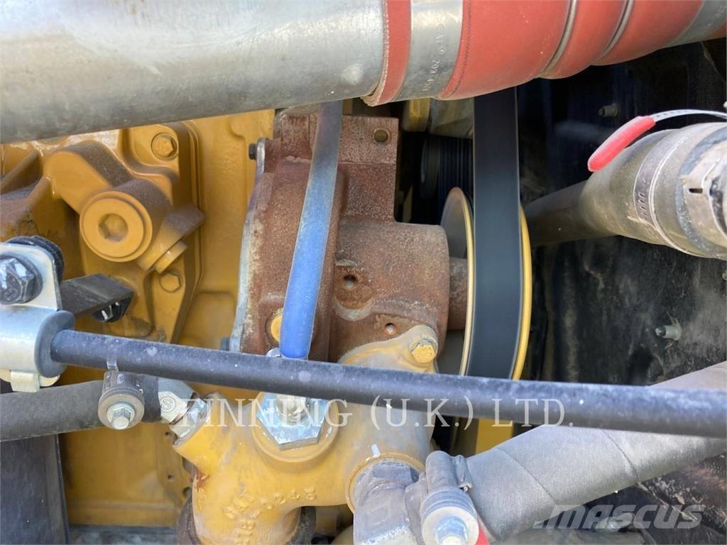CAT 966M HL Iekrāvēji uz riteņiem