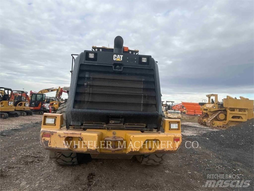 CAT 966M QC 3V Iekrāvēji uz riteņiem