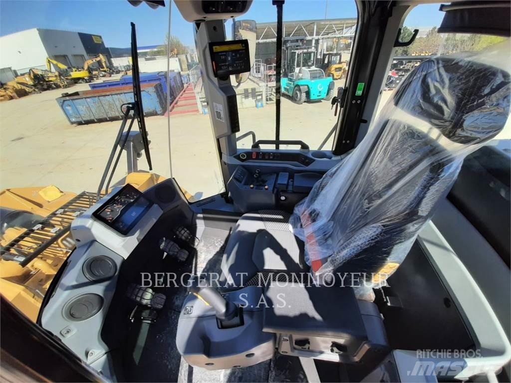 CAT 972 Iekrāvēji uz riteņiem