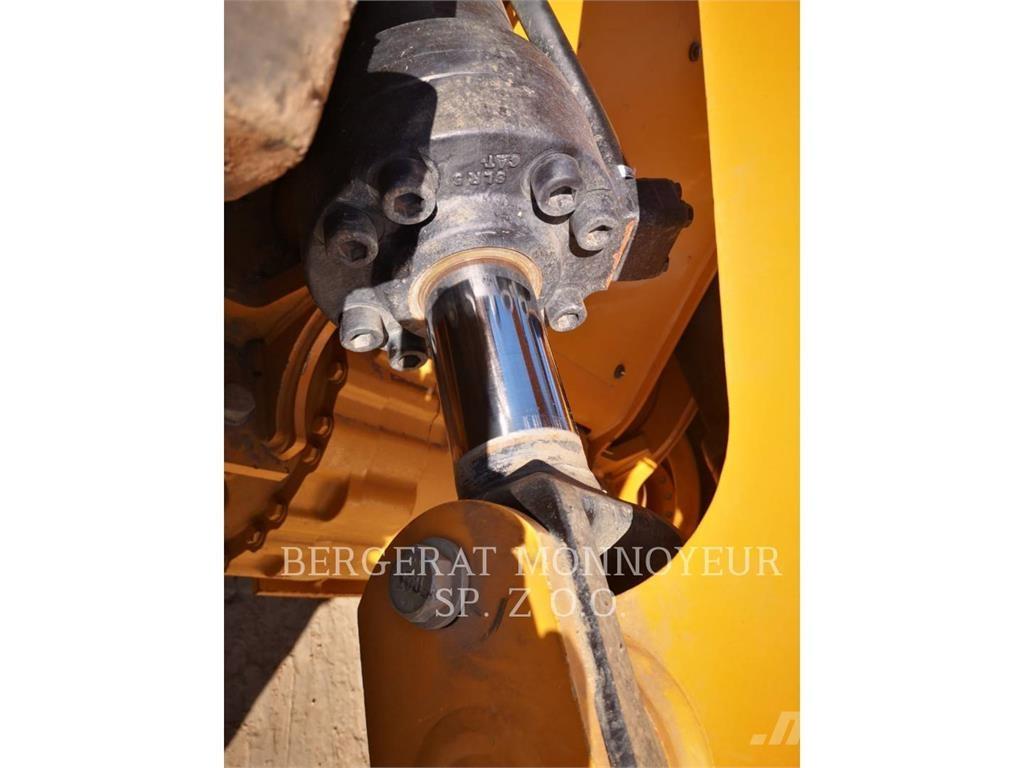 CAT 972 Iekrāvēji uz riteņiem